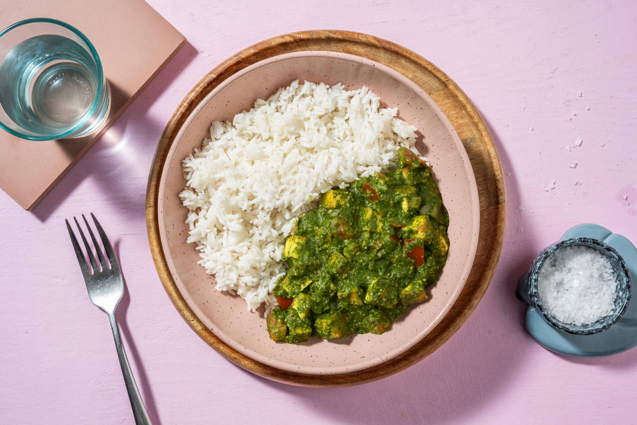 Palak casero de espinacas con tofu acompañado de arroz basmati