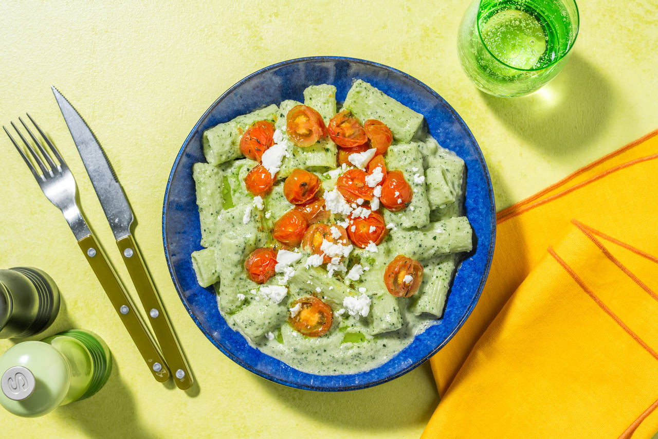 Rigatoni con salsa cremosa de calabacín con tomates cherry salteados y queso griego