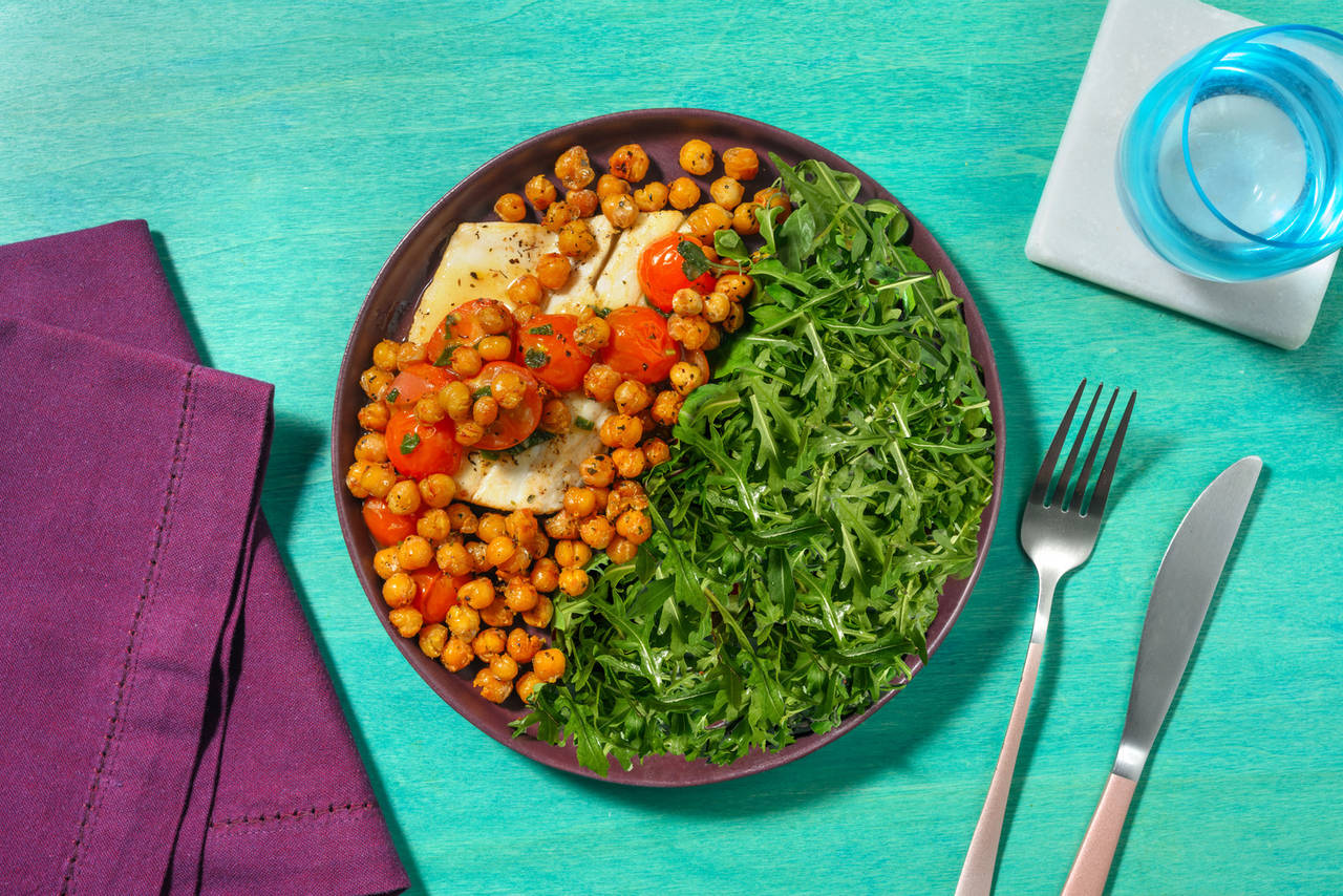 Merluza a la plancha con salsa de cherrys acompañada de hummus y ensalada