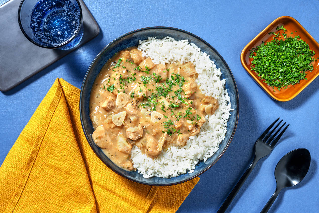 Pollo al ajillo con arroz basmati y perejil fresco