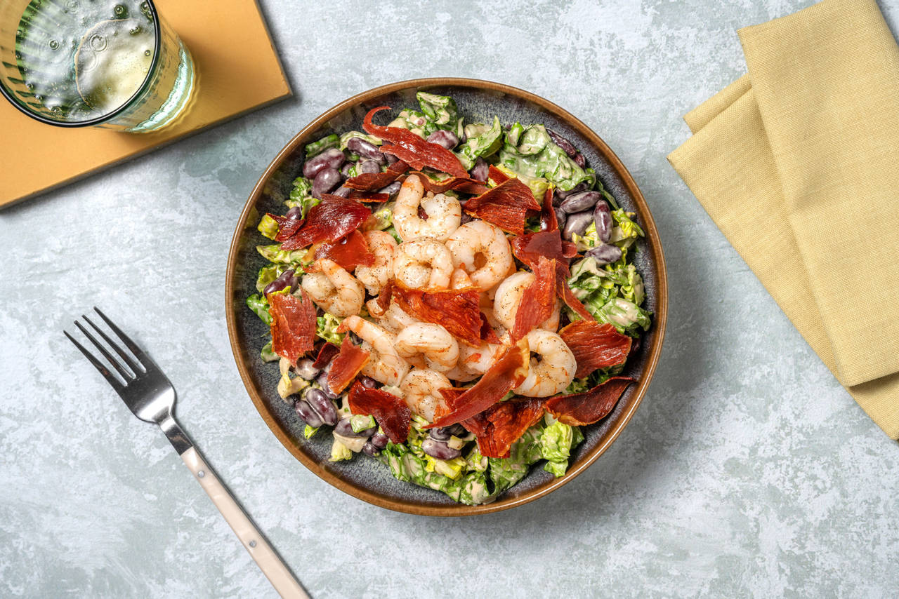 Ensalada de judías con jamón crujiente y langostinos aderezada con vinagreta de queso crema