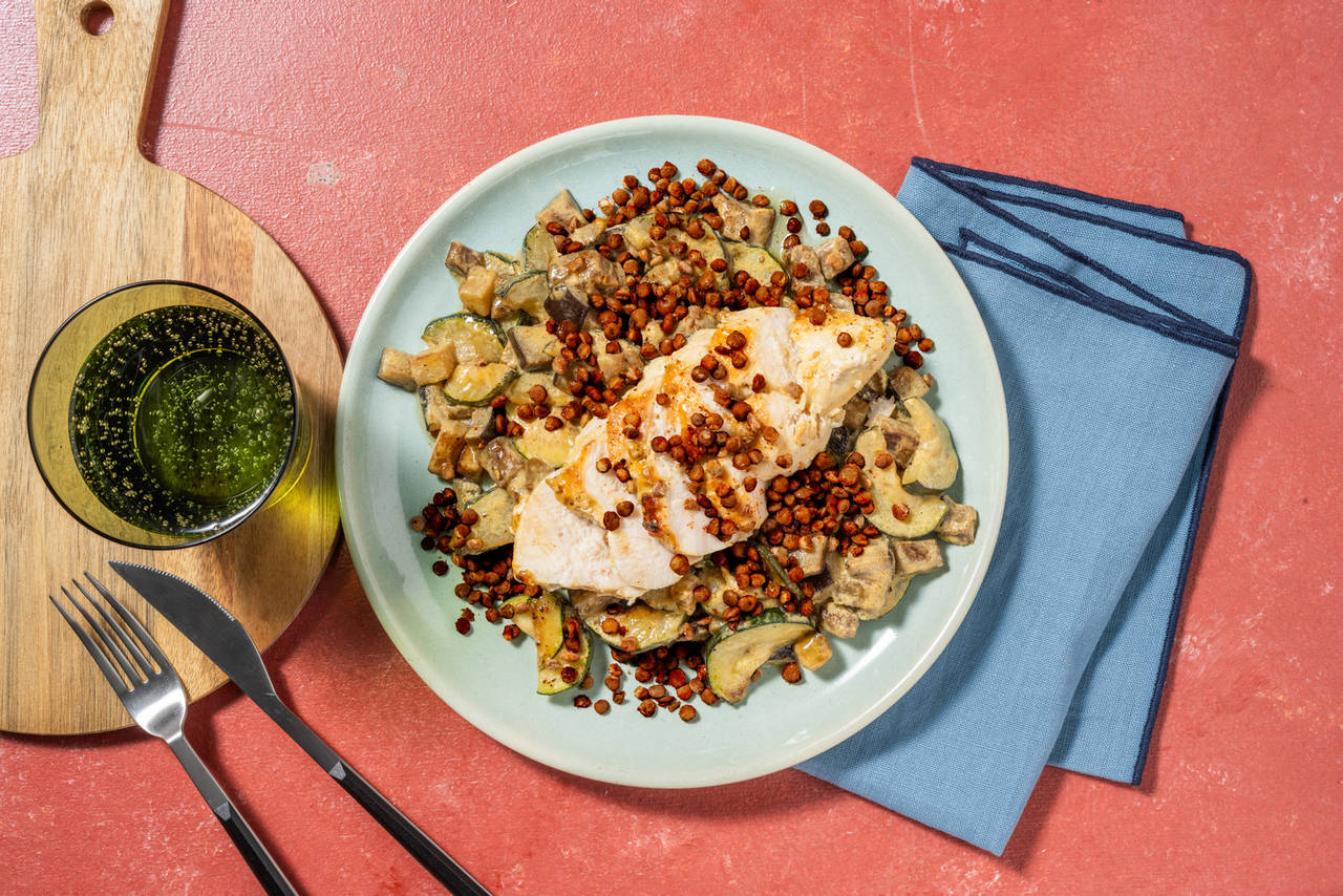 Pollo a la mostaza con lentejas crujientes con verduras salteadas y miel
