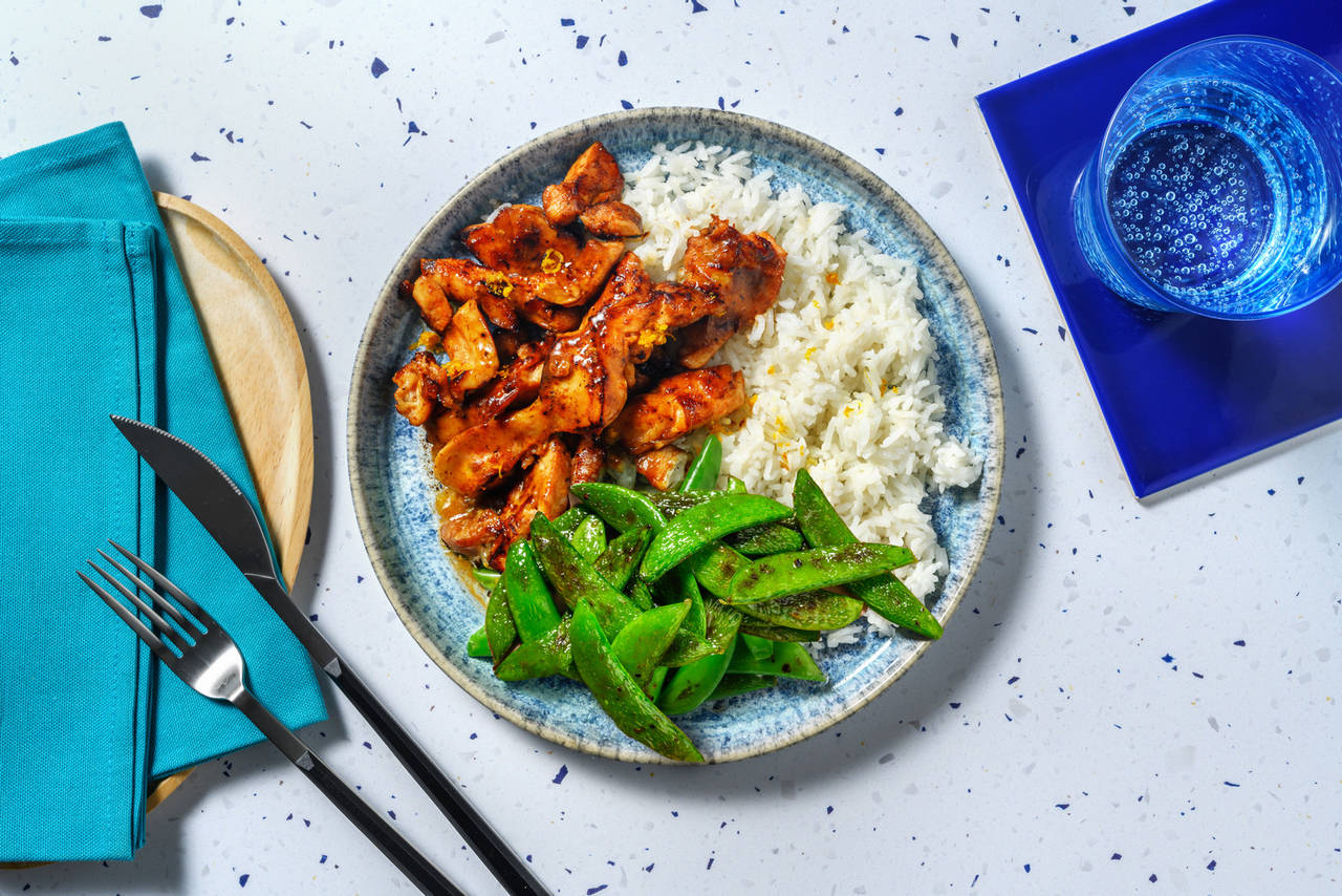Tiras de pollo a la naranja con verduras acompañado de arroz basmati