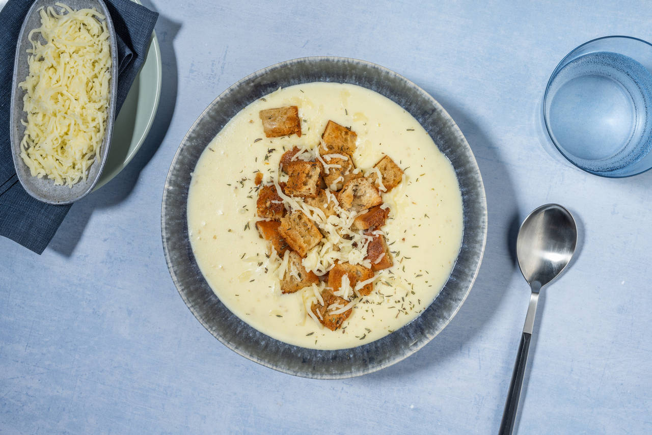 Crema casera de coliflor y queso con picatostes con ajo y tomillo