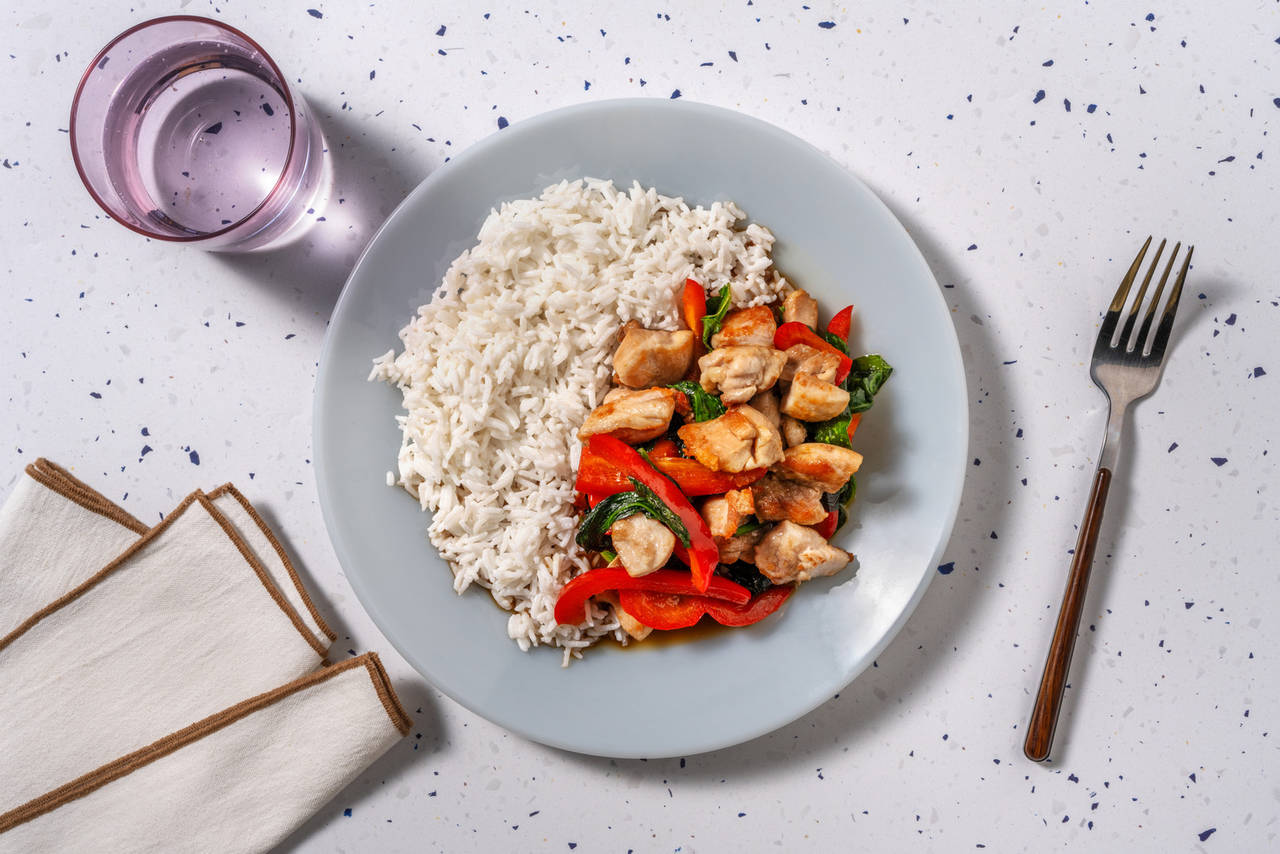 Pollo salteado al estilo asiático con espinacas y arroz basmati