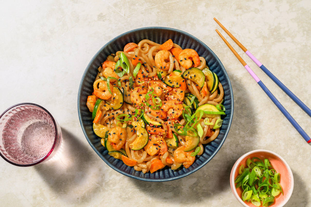 Noodles exprés con extra de langostinos y aderezo asiático con verduras y sésamo negro