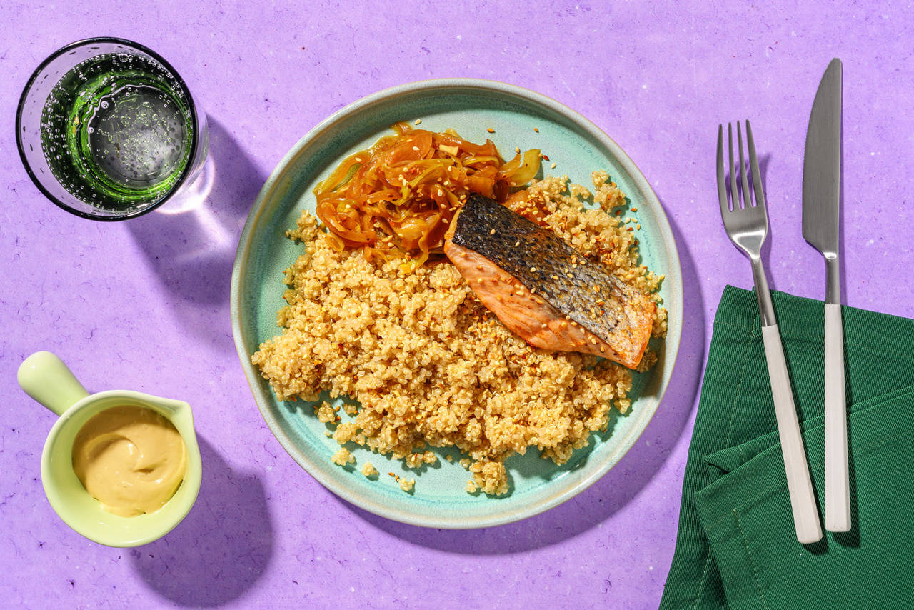 Salmón a la plancha con juliana de puerros con quinoa y mayonesa de soja