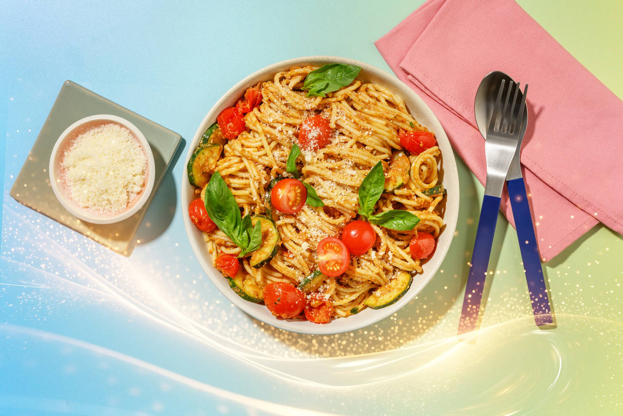 Los espaguetis más brillantes, inspirados en Rapunzel con salsa de cherrys y aceite de albahaca