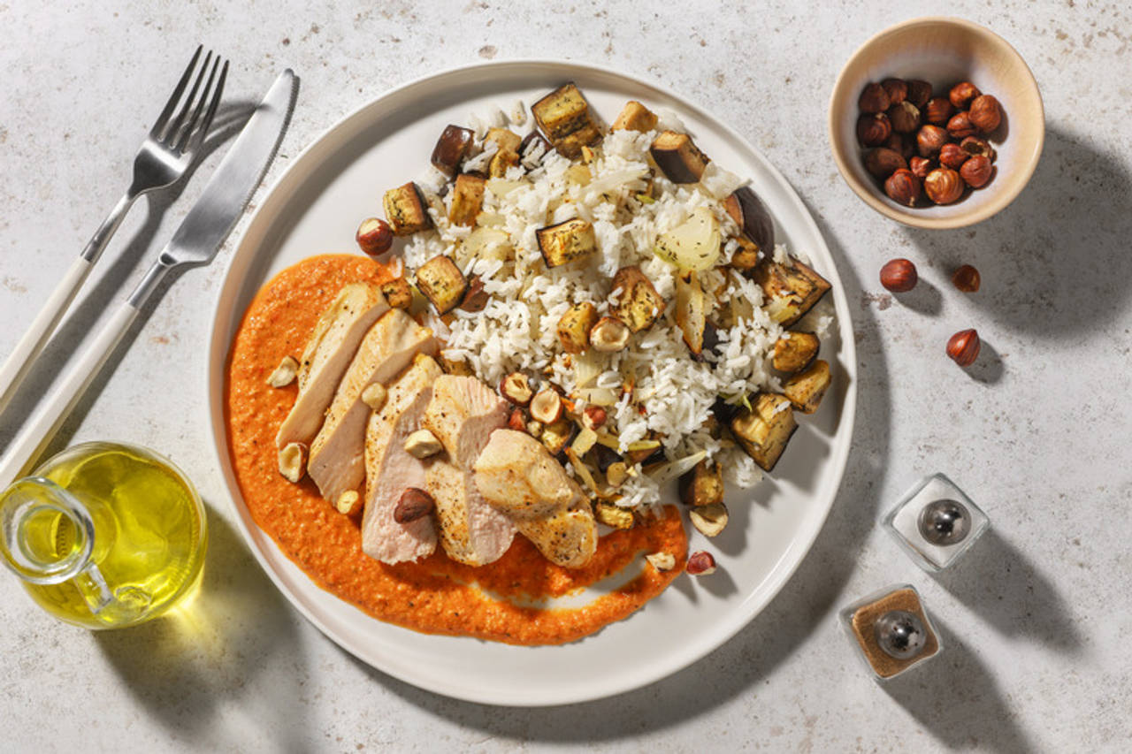 ¡Al romesco! Pollo con salsa de verduras y avellanas acompañado de arroz con verduras asadas