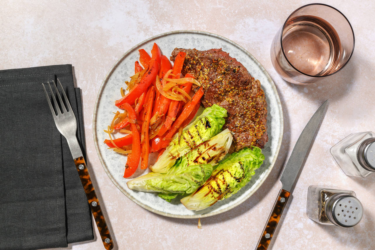 Ternera glaseada en salsa de mostaza y miel con verduras y cogollos de lechuga aderezados