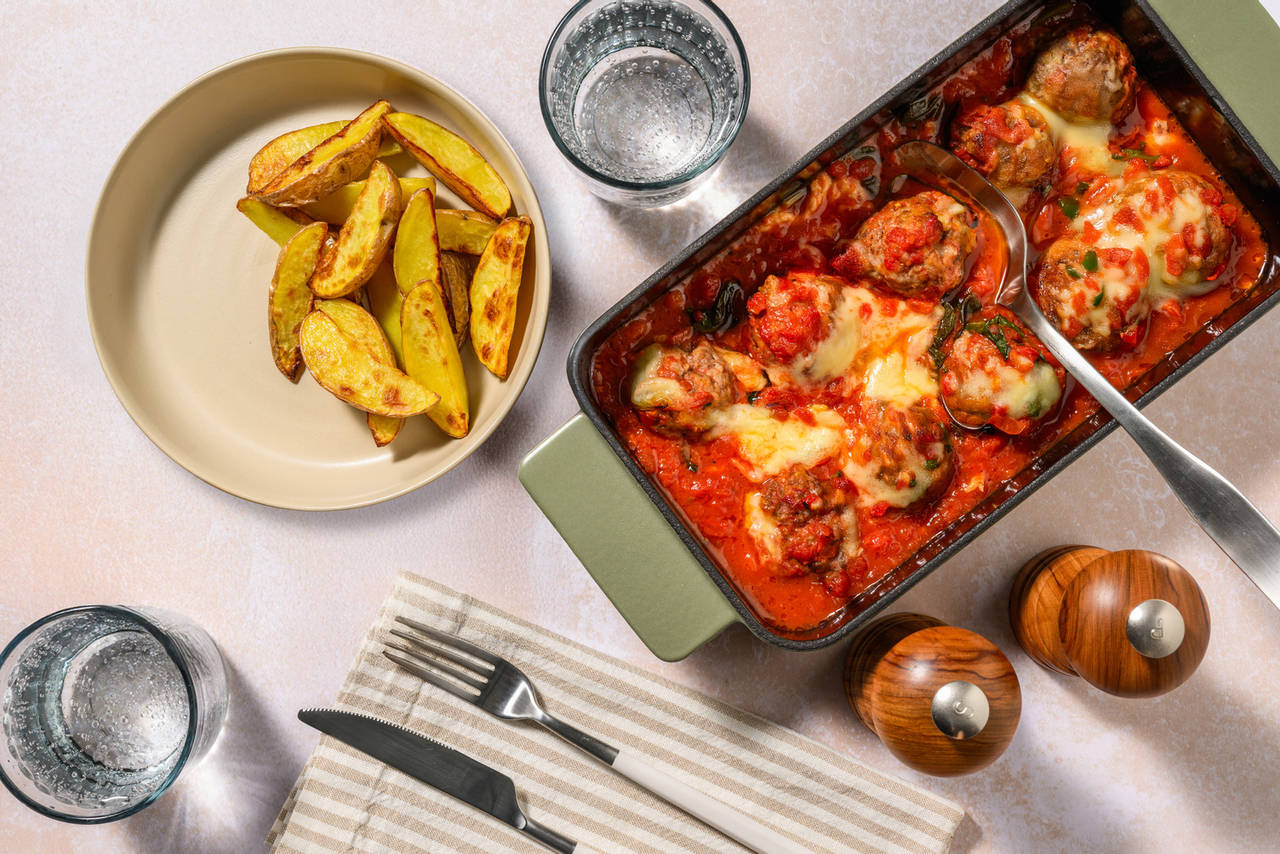 ¡Polpette! Albóndigas italianas con tomate y mozzarella con patatas al horno