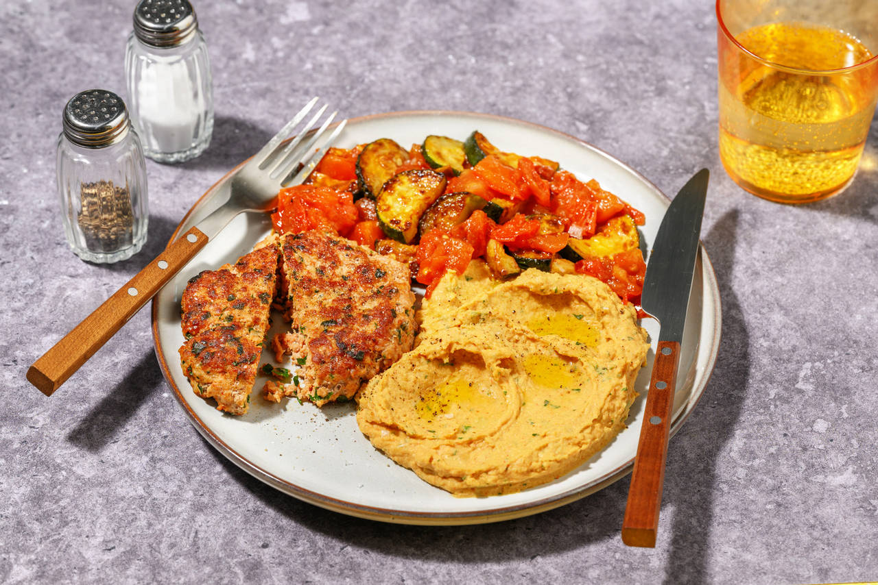 ¡Todo al rojo! Hamburguesa y hummus casero al pimentón con calabacín y tomate salteado