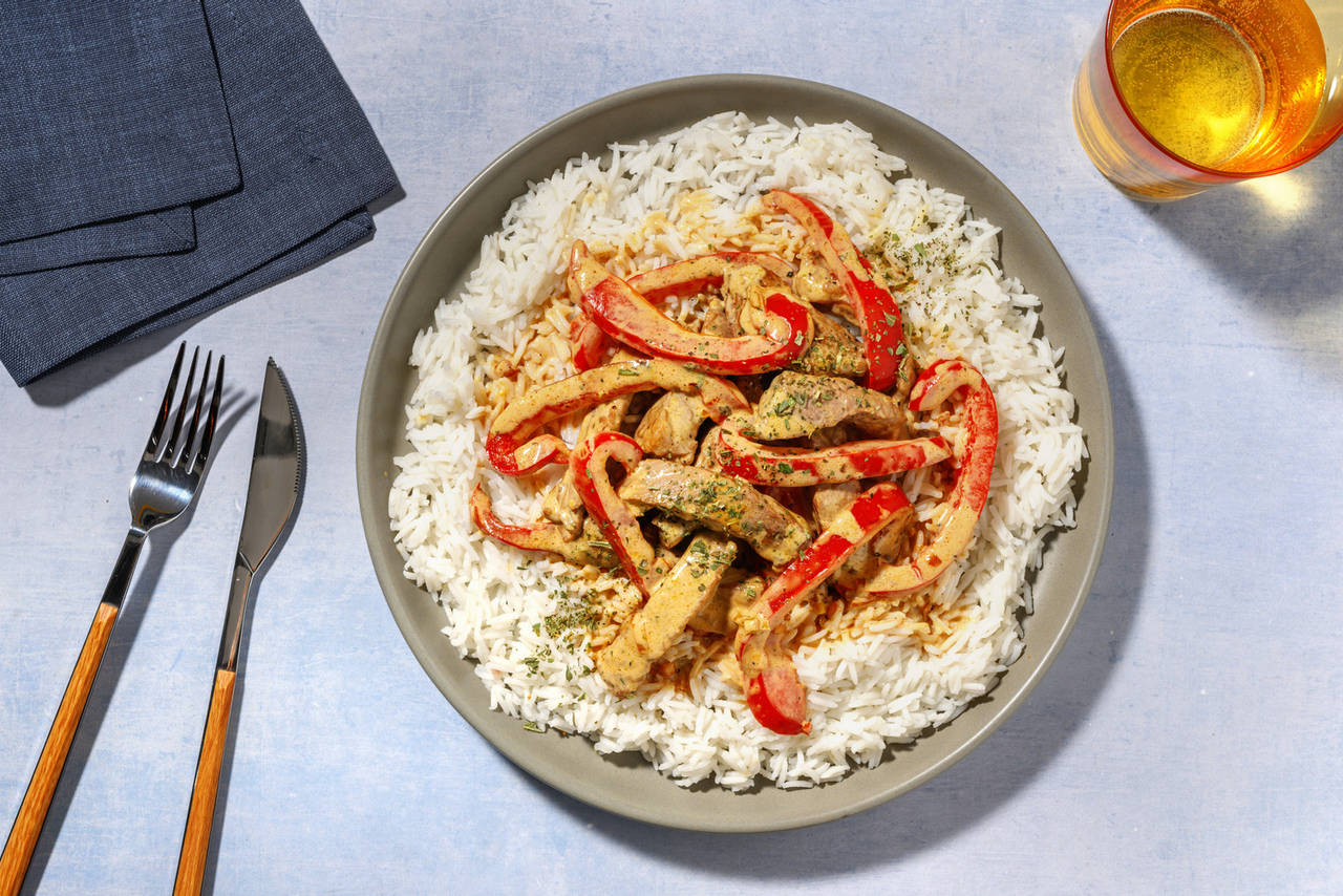Ternera en salsa cremosa de mostaza con pimiento salteado y arroz