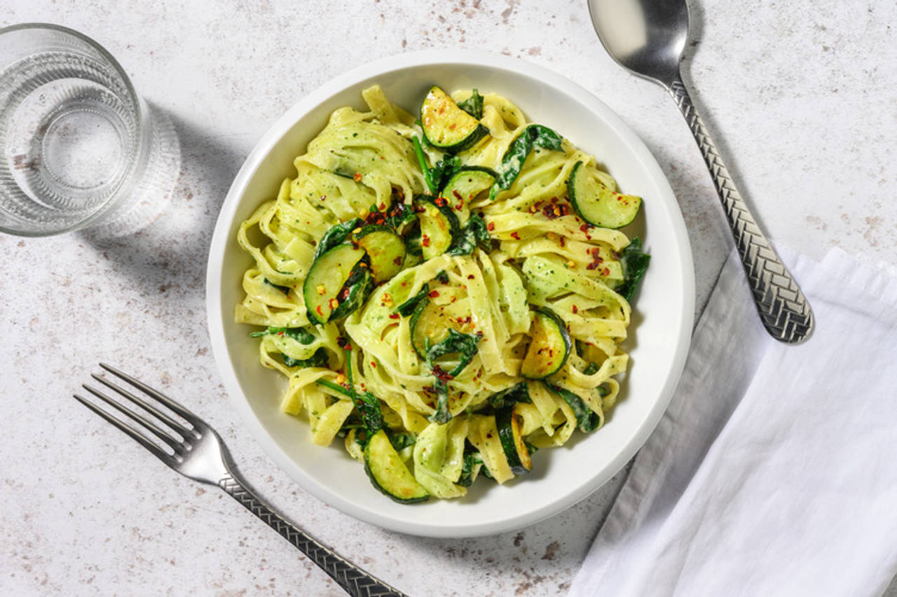 Verde que te quiero... tagliatelle con espinacas y calabacín con aceite picante
