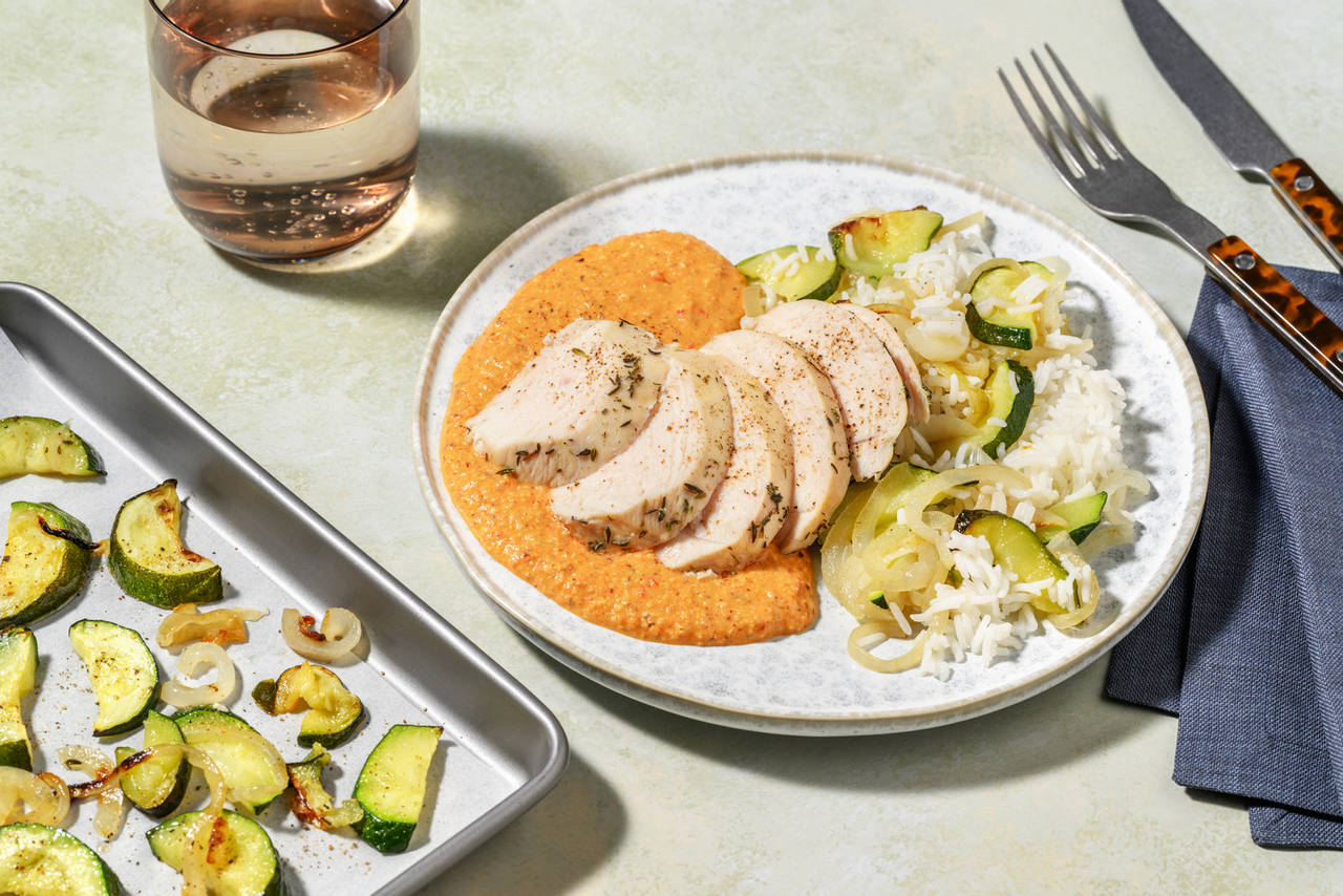 Pollo al tomillo con salsa romesco casera acompañado de arroz con verduras asadas