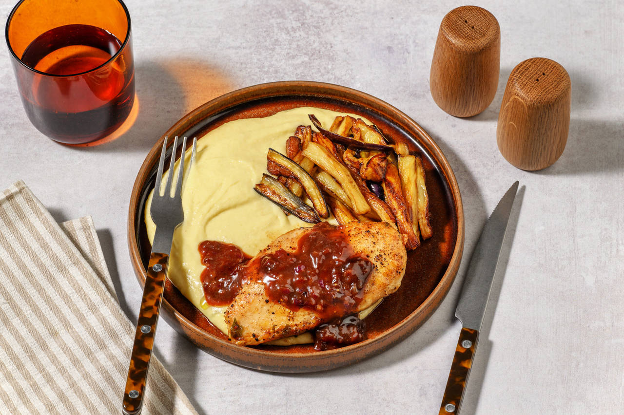 Pollo en salsa dulce de ciruela con berenjena con puré de patata