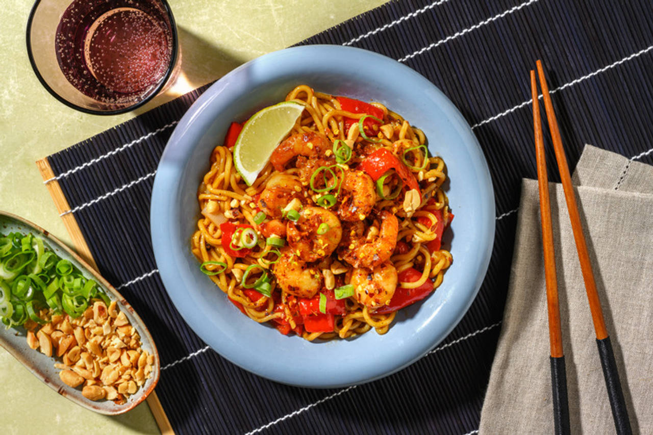 Ebi Udon: noodles con langostinos marinados con pimiento, chili en escamas y cacahuetes
