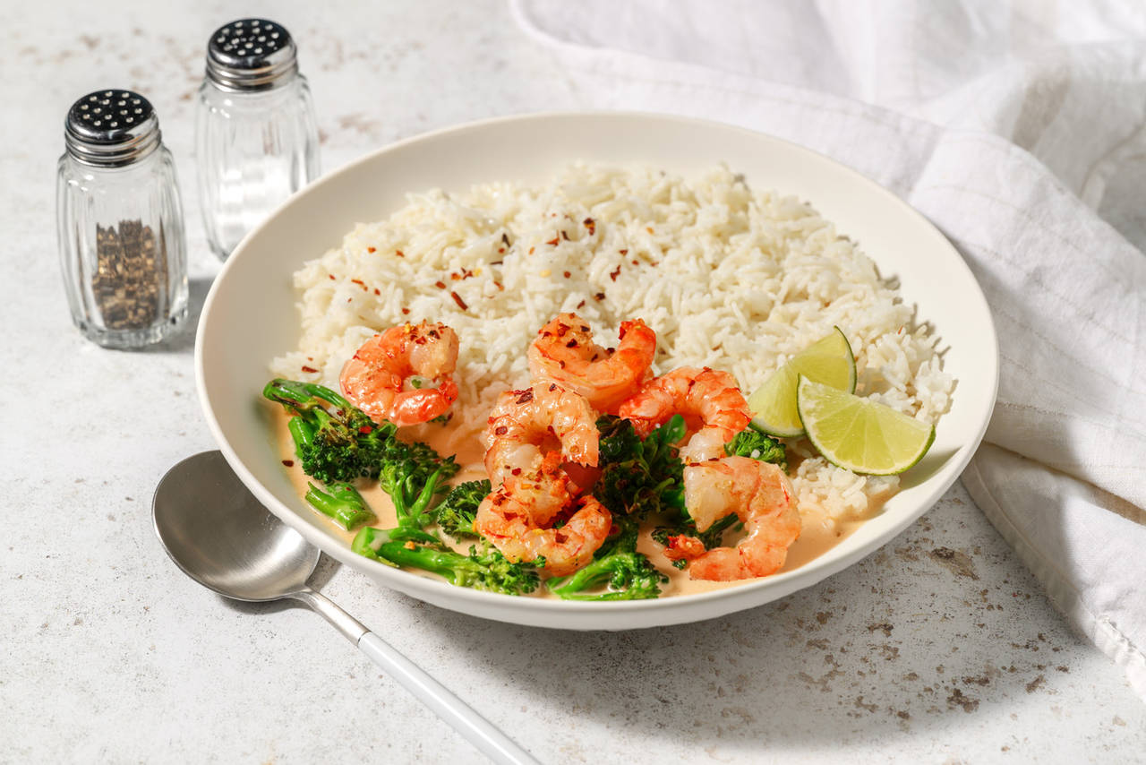 Gaeng Phed Goong: curry de langostinos con brócoli y arroz jazmín a la lima
