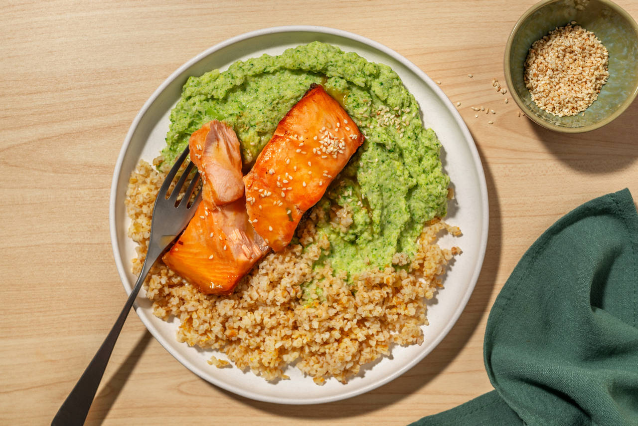 Salmón con salsa de naranja y miel con puré de brócoli y bulgur