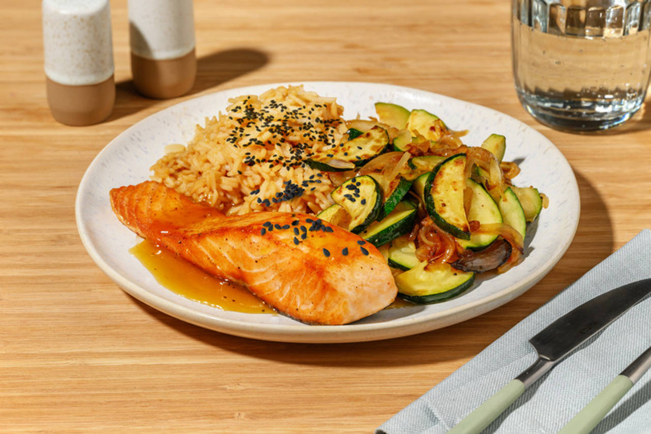 Salmón exprés a la naranja valenciana con arroz integral y verduras