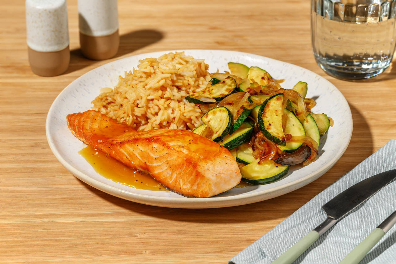 Salmón exprés a la naranja con arroz integral y verduras