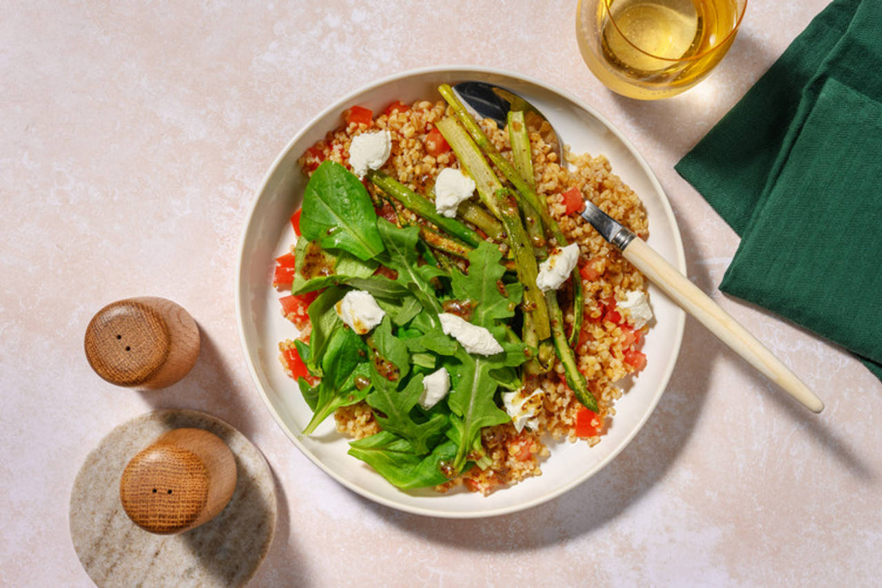 Bol nourish: bulgur y espárragos verdes con canónigos y rúcula y vinagreta de mostaza antigua con miel