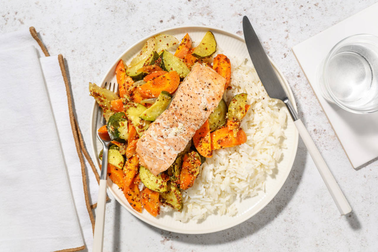 ¡En papillote! Salmon con verduras a la mostaza con arroz sencillo al horno