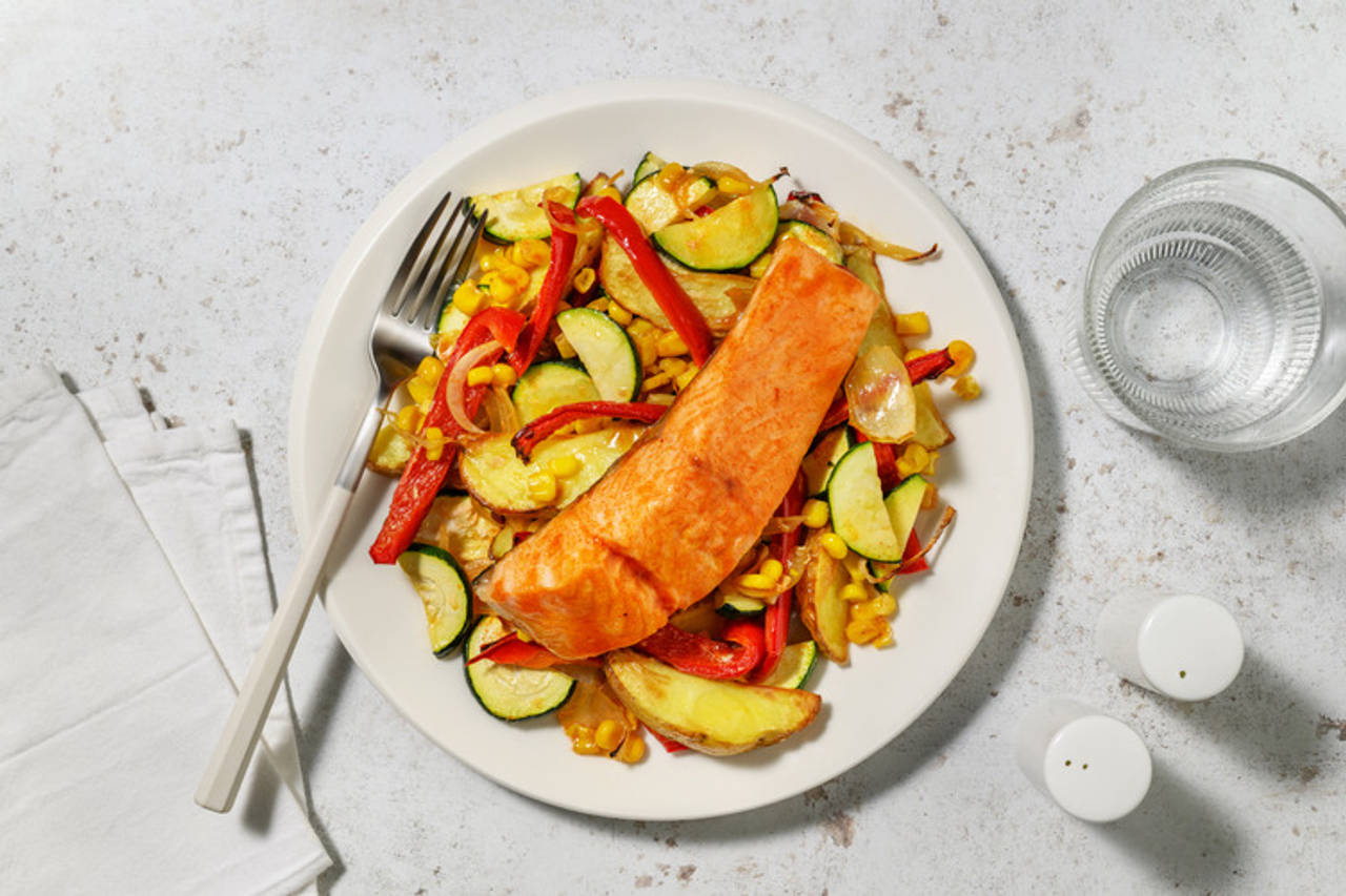 ¡Todo al horno! Salmón noruego con pimentón y miel con verduritas asadas