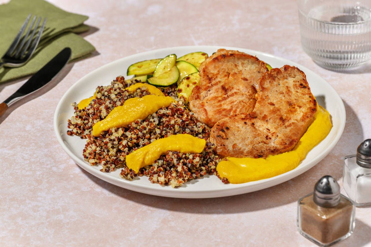 Lomo de cerdo con salsa de zanahoria con quinoa tricolor y calabacín