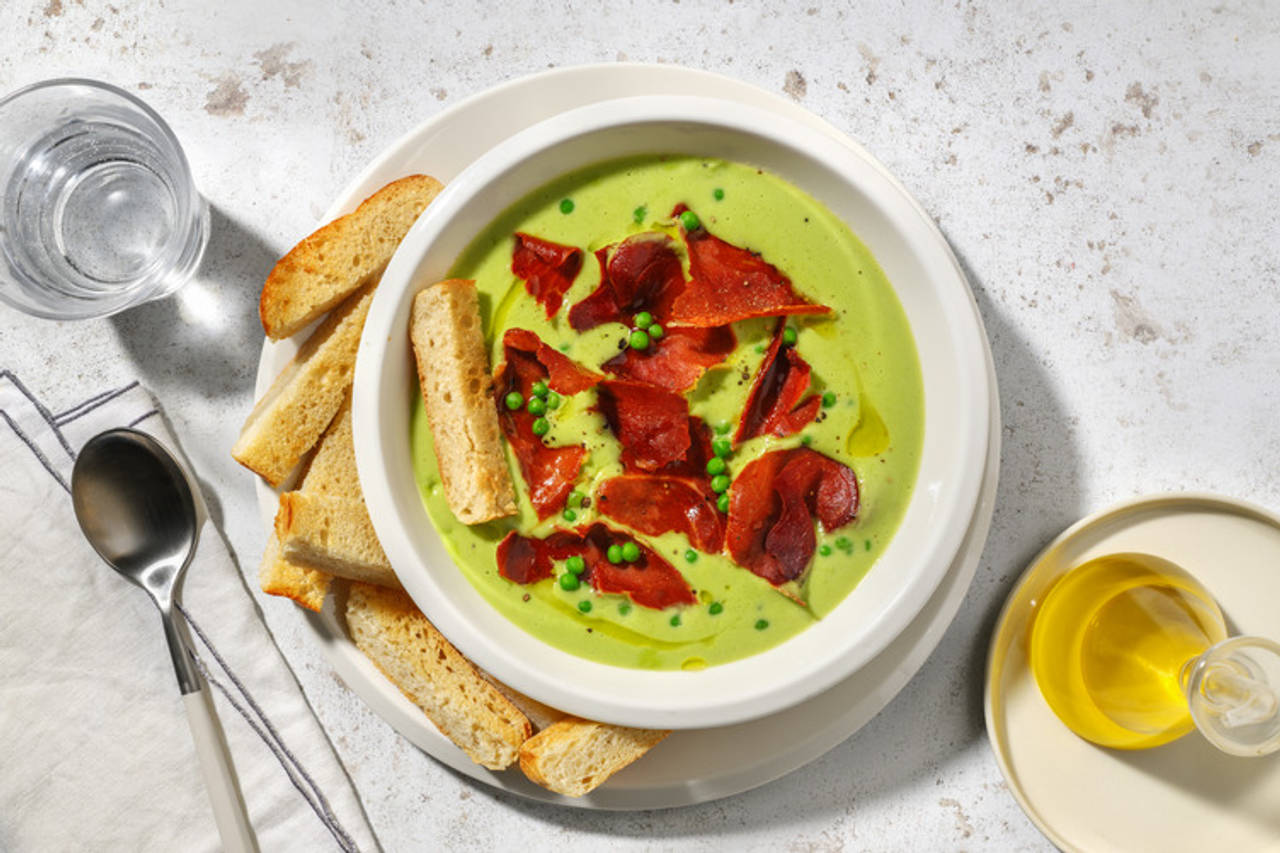 Nuestra versión de los guisantes con jamón serrano con tostadas de chapata