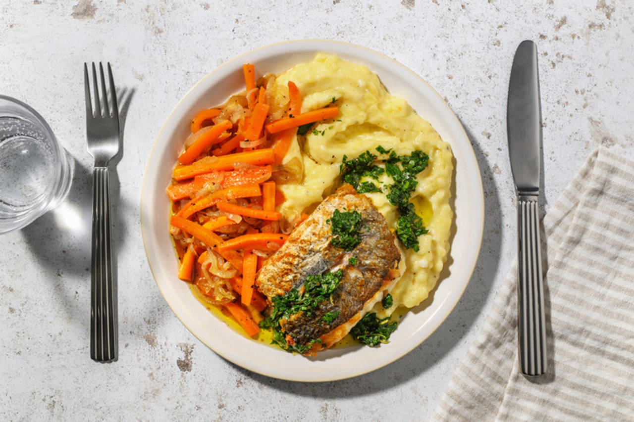 Merluza con gremolata italiana de perejil y ajo con verduras glaseadas a la miel y puré de patatas