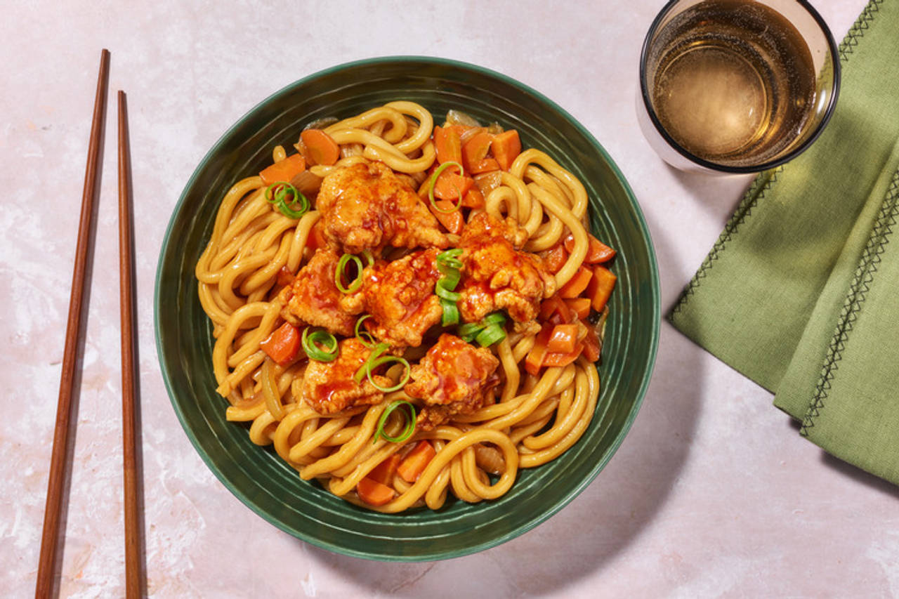 Pollo frito coreano con salsa picante con udon salteados con verduras