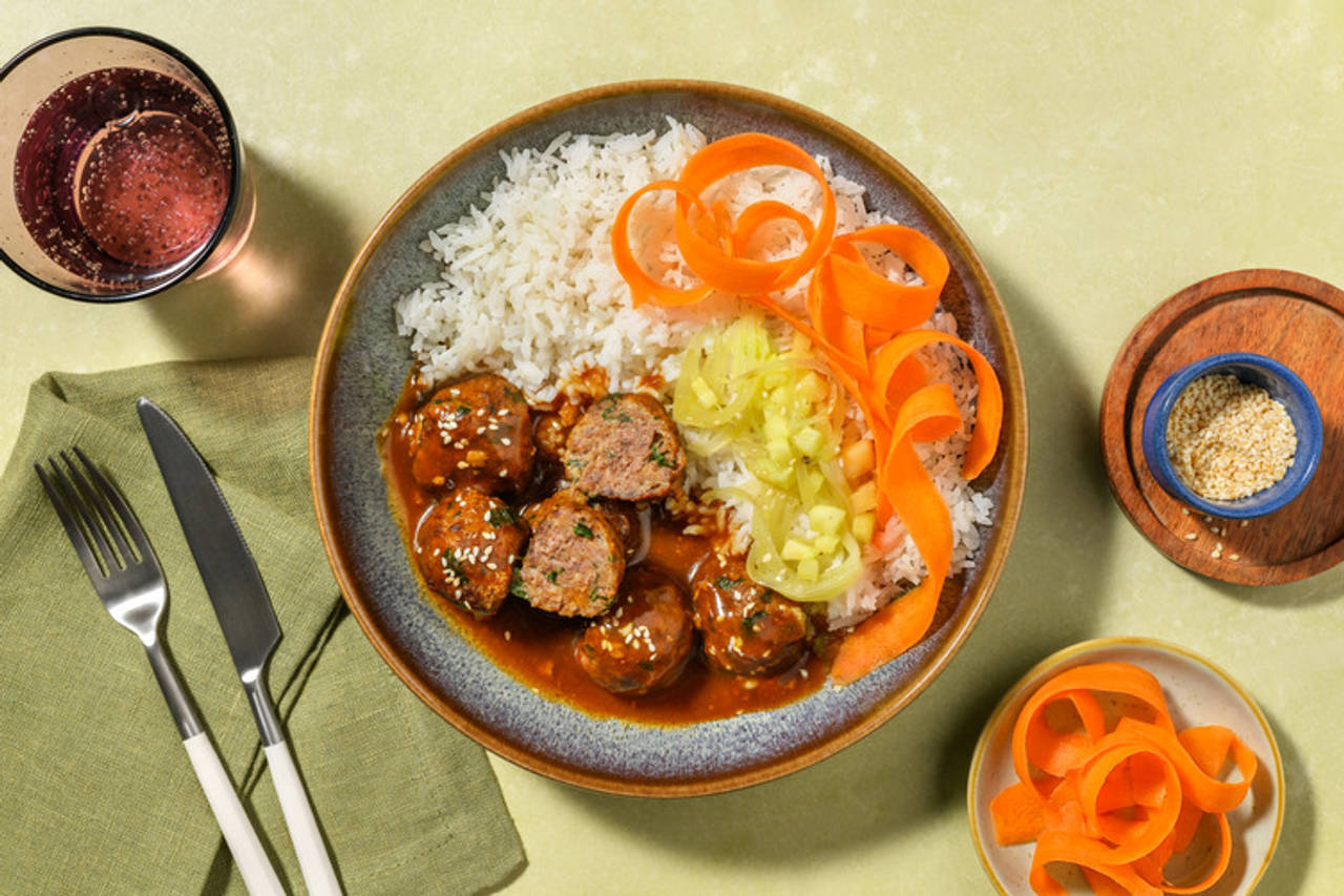 Gyu Dango: albóndigas de ternera en salsa oriental con verduritas salteadas y arroz jazmín