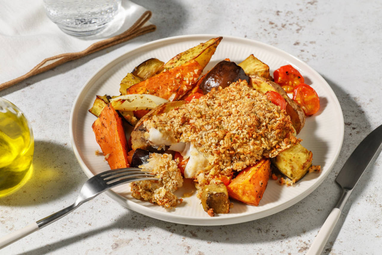 Merluza con costra crujiente de panko y dukkah con berenjena, cebolla, boniato y patata asados