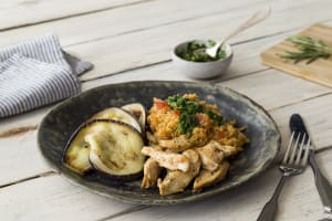 Couscous met gemarineerde kipfiletreepjes en rucoladressing image