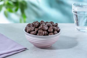Raisins secs enrobés de chocolat noir image