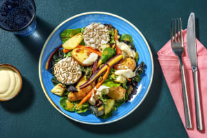 Bistro-Salat mit kernigen Ziegenkäsetalern image