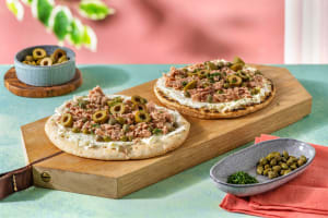 Pizzetta Tonno mit Kapern und Oliven image