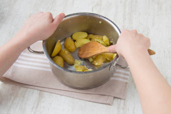 Break-up the potatoes slightly