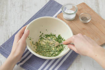 KRÄUTERBUTTER HERSTELLEN