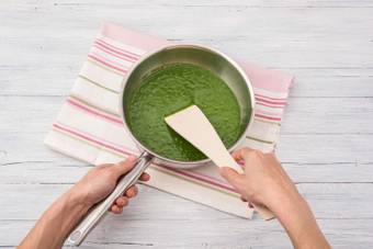 Pureer de groenten tot een saus