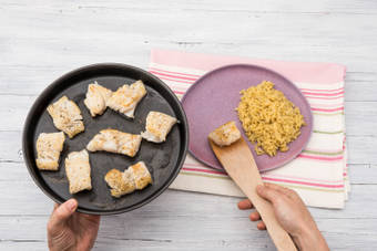 Serveer de maaltijd, eet smakelijk!