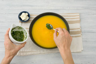 Serveer de maaltijd, eet smakelijk!