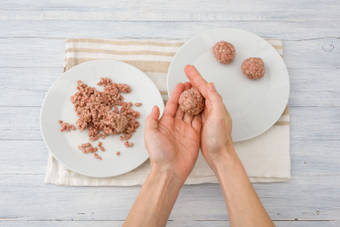 Shape the mince into meatballs