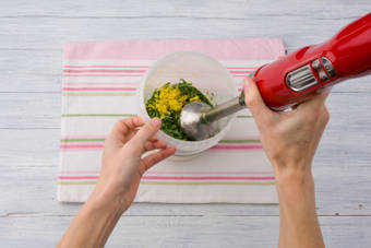 Blend the yoghurt, herbs and lemon