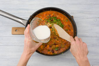 Add the slurry to the chilli