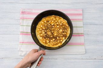 Bak per persoon 1 omelet.