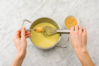 Prepare the satay sauce