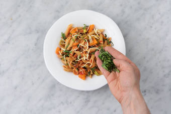 Serveer de maaltijd, eet smakelijk!