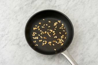 Rooster de pijnboompitten